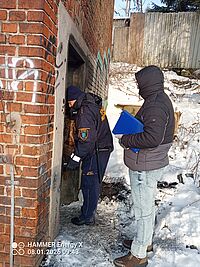 Artykuł: Silny mróz w Olsztynie. Strażnicy miejscy wspierają osoby bezdomne