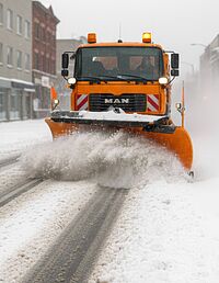 Artykuł: Drogowcy walczą ze śniegiem