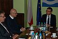 Przy stole zastępca burmistrza Krzywego Rogu i prezydent Olsztyna
