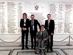 Młodzi posłowie wraz z opiekunami w Sejmie