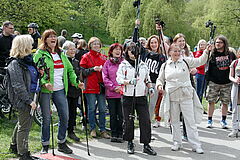 Uczestnicy nordic-walkingu podczas "Olsztyn. Aktywnie!"