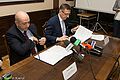 Nicolo Rundo i Piotr Grzymowicz podpisują umowę